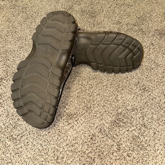 Crocs Shoes Crocs Realtree with adjustable straps
Camouflage Shoes Men's size 12 - Picture 5 of 9